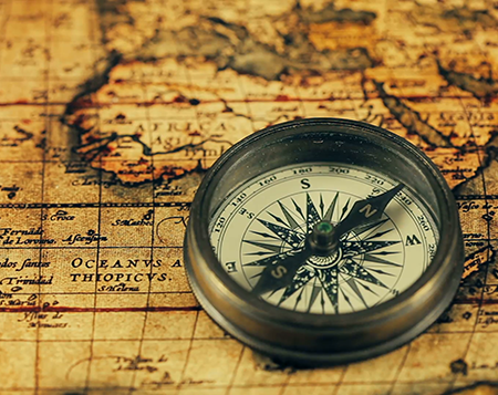 old-vintage-compass-on-ancient-map_eixvskbwce__F0000.png